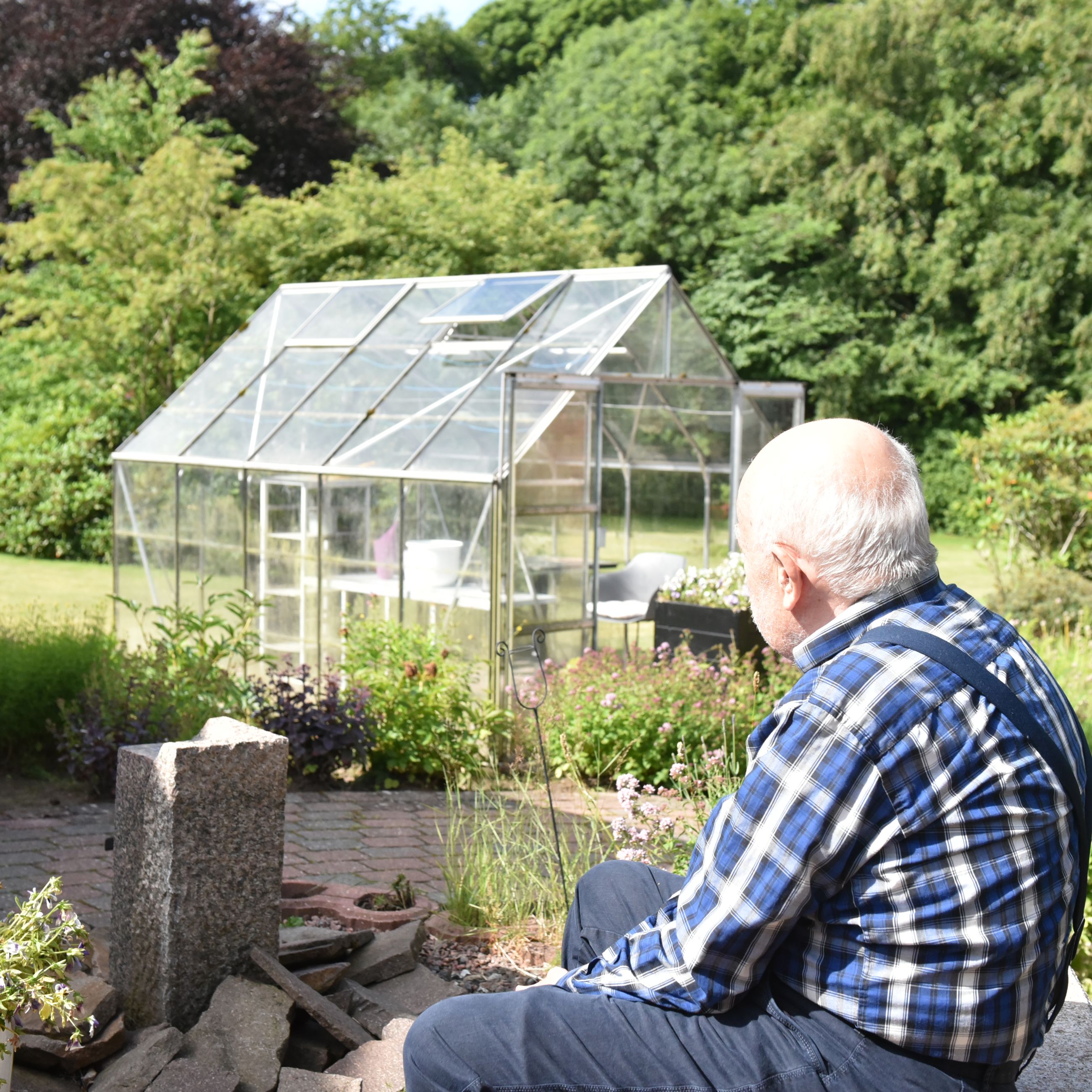 Have med drivhus hos Spentrup Ældrecenter