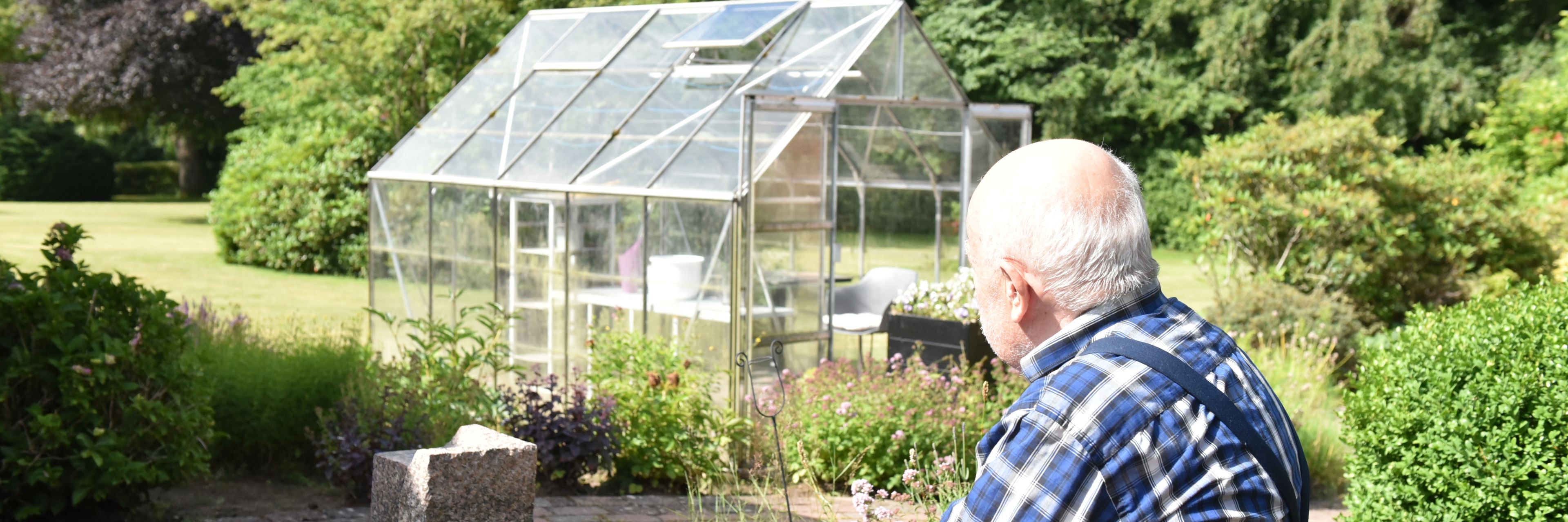 Have med drivhus hos Spentrup Ældrecenter