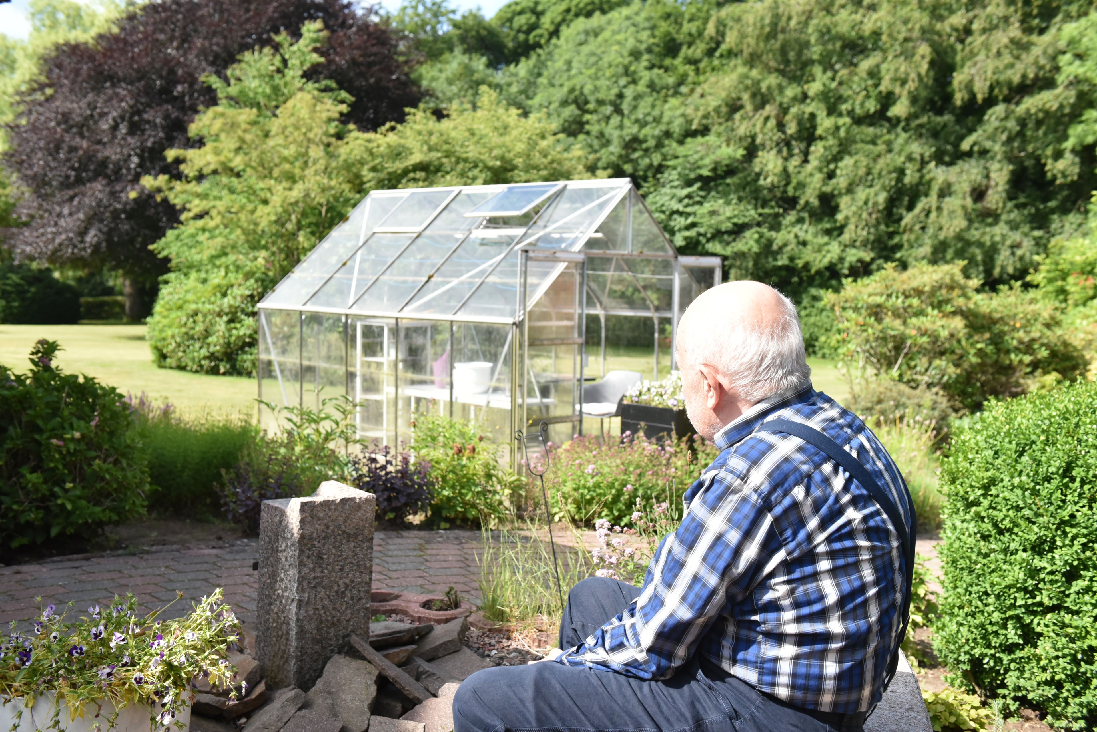 Have med drivhus hos Spentrup Ældrecenter